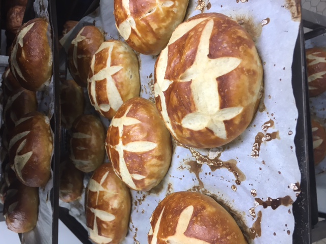 Fabrication d un burger Bretzel Illkirch-Graffenstaden