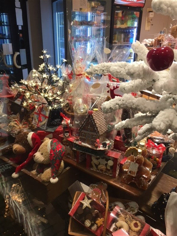 venez d&eacute;couvrir  notre vitrine de no&euml;l , plein d id&eacute;e cadeaux pour les gourmands ! S&eacute;lestat