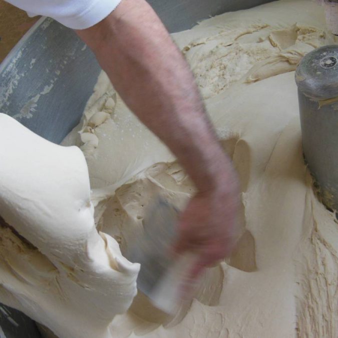 VIDER LE PETRINE DE 150KG FARINE 675X675 | Au Pain Gourmand Boulangerie à Obernai (67) Illkirch-Graffenstaden 6